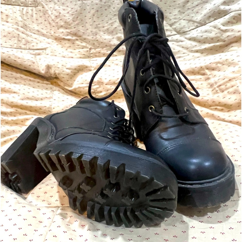 Dr martens averil boots